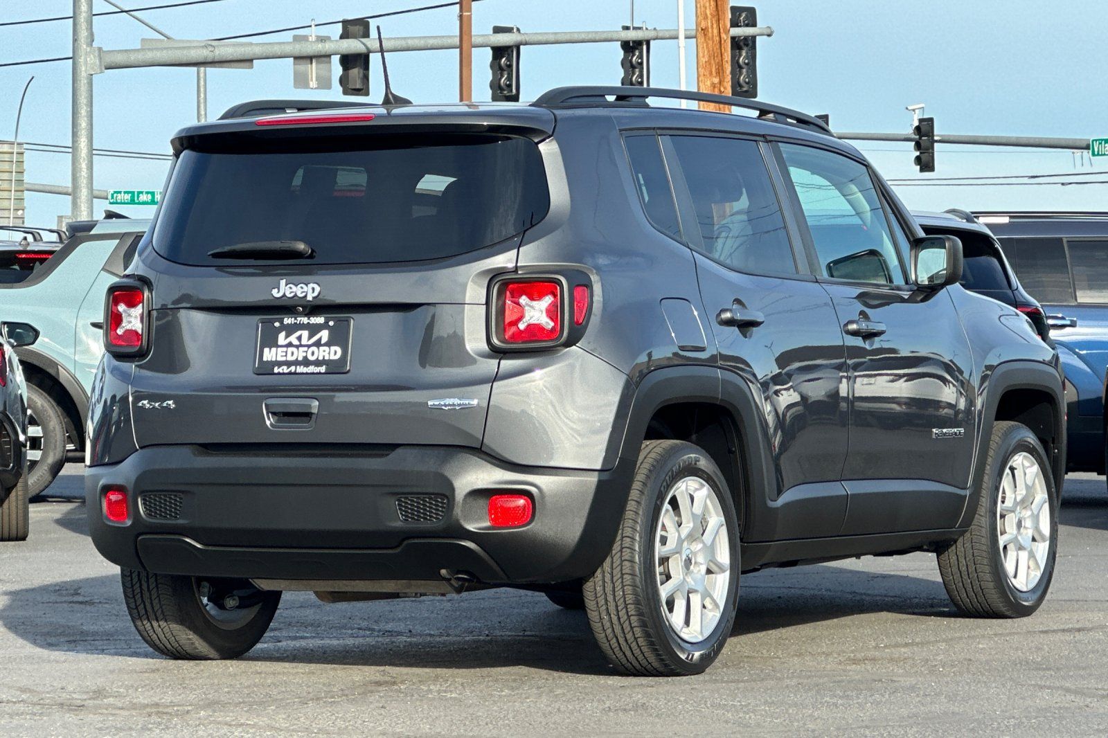 Used 2022 Jeep Renegade Latitude AWD/4WD image 4