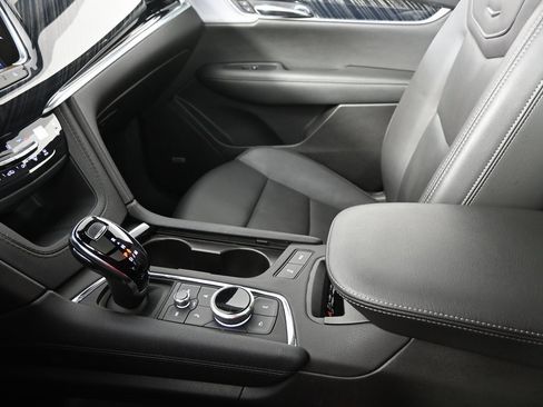 Used 2024 Cadillac XT6 Premium Luxury image 36