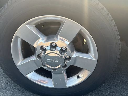 Used 2016 GMC Sierra 2500 SLT w/ All-Terrain HD Package AWD/4WD image 5