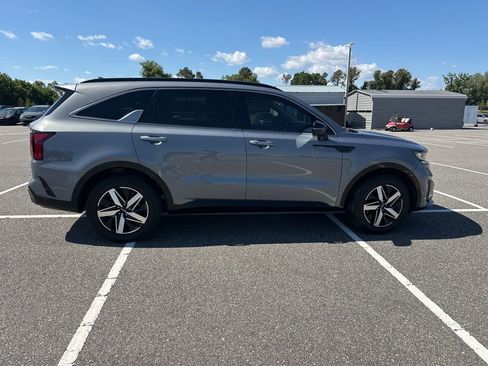 Used 2022 Kia Sorento S w/ Panoramic Sunroof Package FWD image 4
