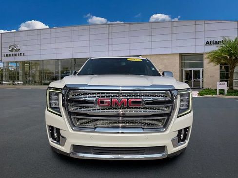 Used 2022 GMC Yukon SLT w/ SLT Premium Package AWD/4WD image 3