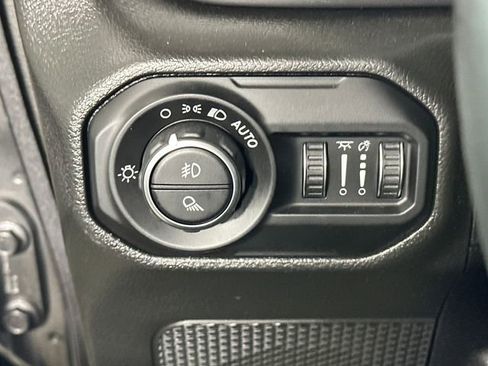 Used 2022 Jeep Gladiator Sport image 18