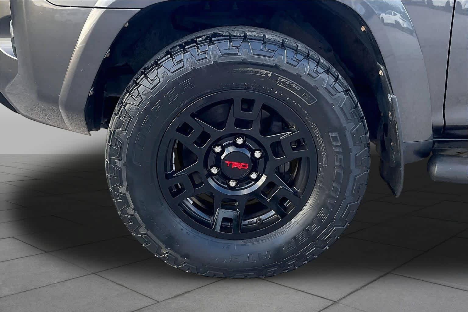 Used 2018 Toyota 4Runner TRD Off-Road Premium AWD/4WD image 11