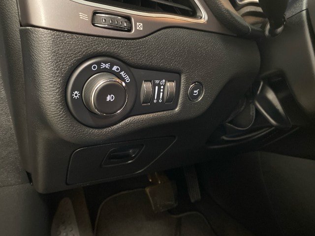 Used 2022 Jeep Cherokee Latitude Lux AWD/4WD image 17