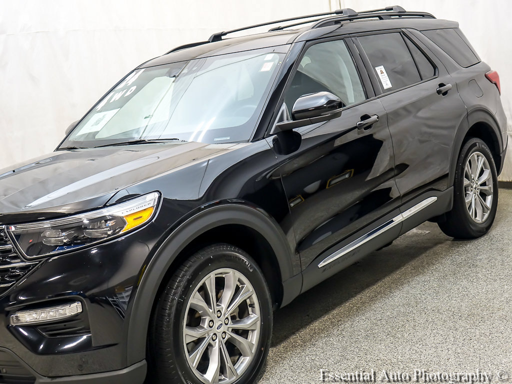 Used 2024 Ford Explorer XLT w/ Equipment Group 202A AWD/4WD image 4