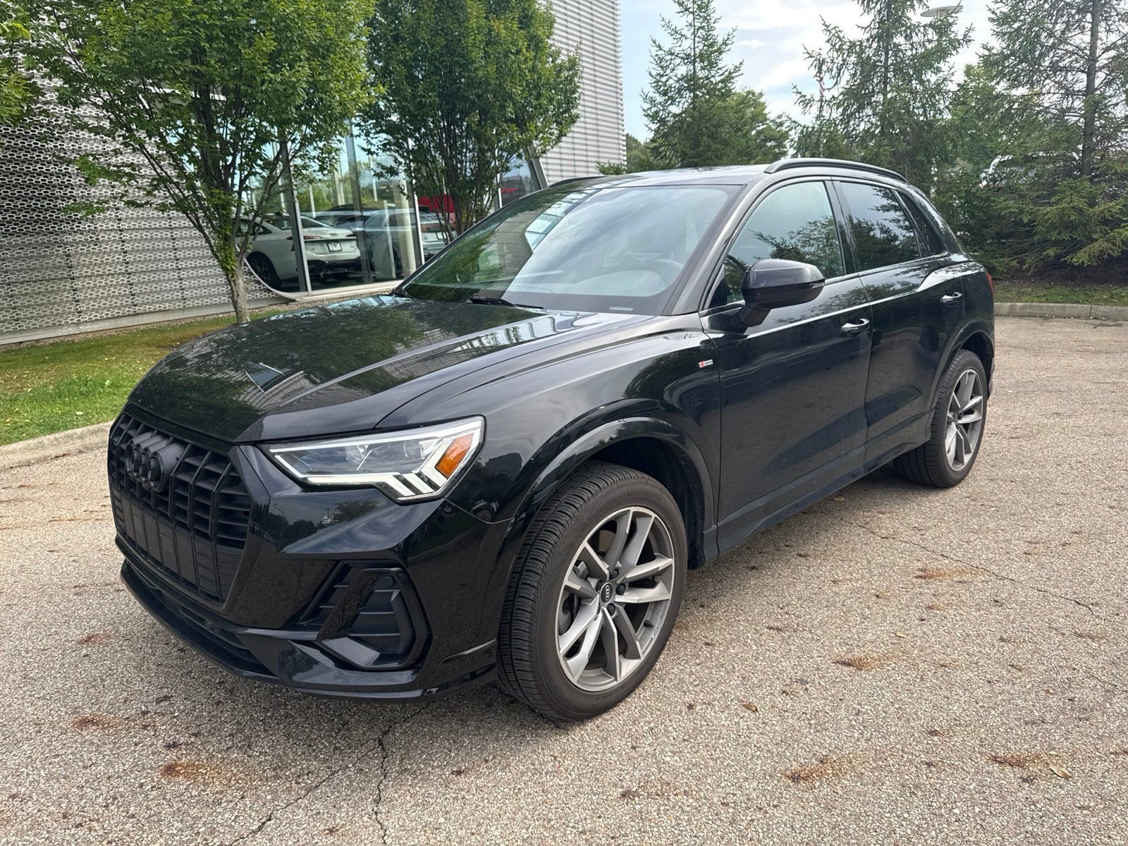 Used 2023 Audi Q3 2.0T Premium Plus w/ Premium Plus Package AWD/4WD image 1