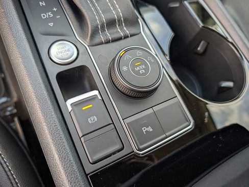 Used 2022 Volkswagen Atlas SE image 28