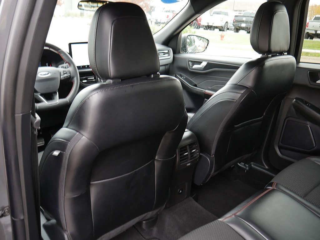 Used 2024 Ford Escape ST-Line w/ Tech Pack #1 AWD/4WD image 16