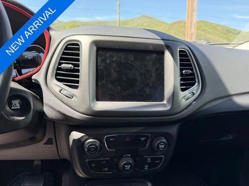 Used 2020 Jeep Compass Trailhawk w/ Cold Weather Group AWD/4WD image 13