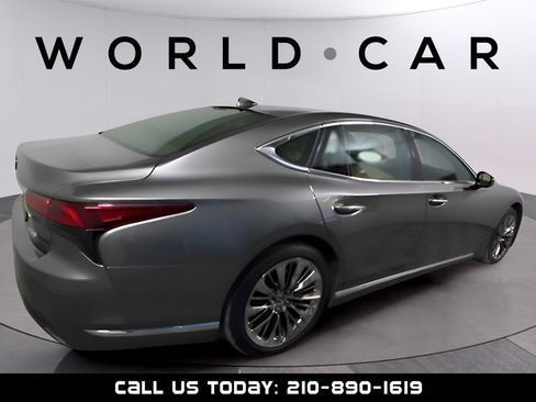 Used 2022 Lexus LS 500 RWD image 7