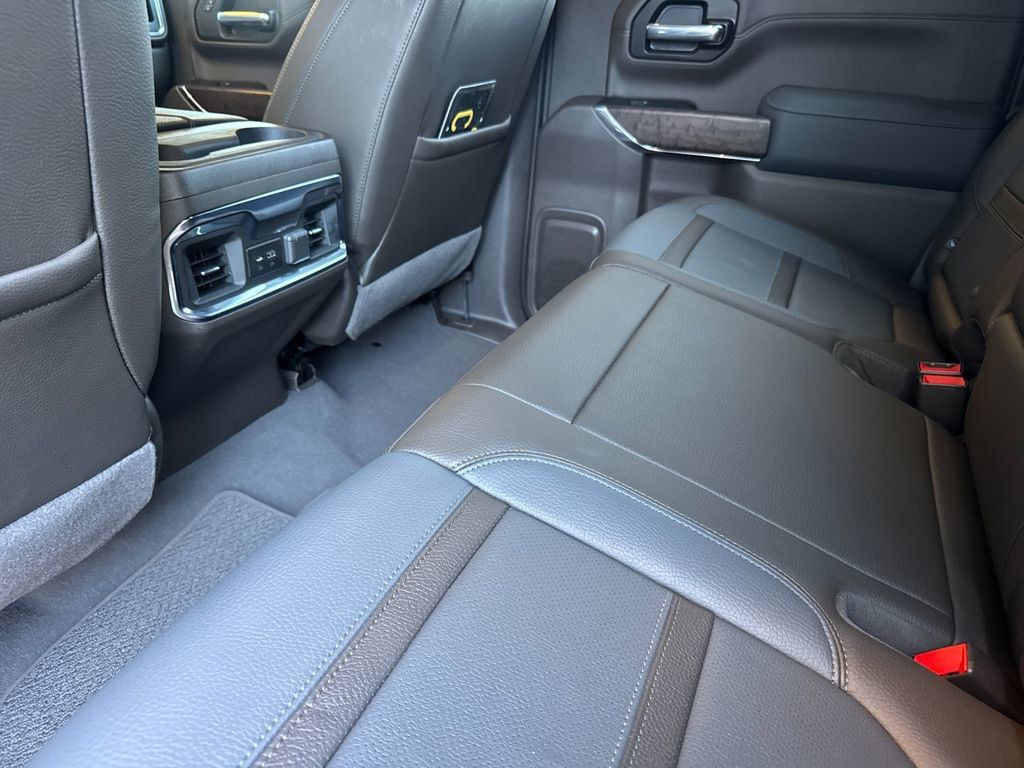 Used 2022 GMC Sierra 1500 Denali w/ Denali Premium Package AWD/4WD image 15