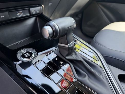 Certified 2025 Kia Niro EX FWD image 24