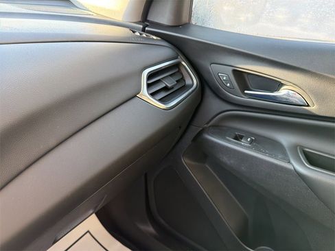 Used 2022 Chevrolet Equinox LT image 23