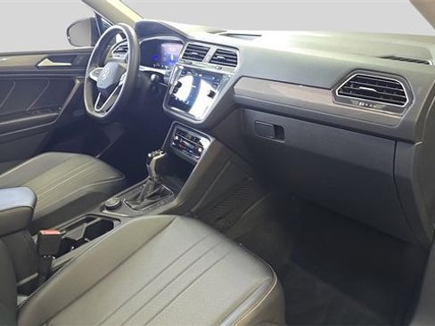 Used 2022 Volkswagen Tiguan SE image 13