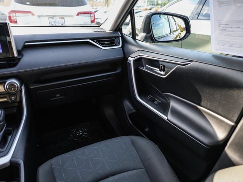Used 2025 Toyota RAV4 XLE FWD image 6