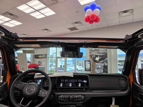 New 2025 Jeep Wrangler Unlimited Rubicon w/ Convenience Group image 9