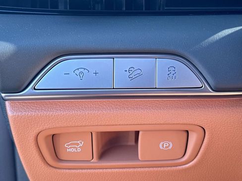 Used 2025 Genesis GV80 2.5T Advanced image 14