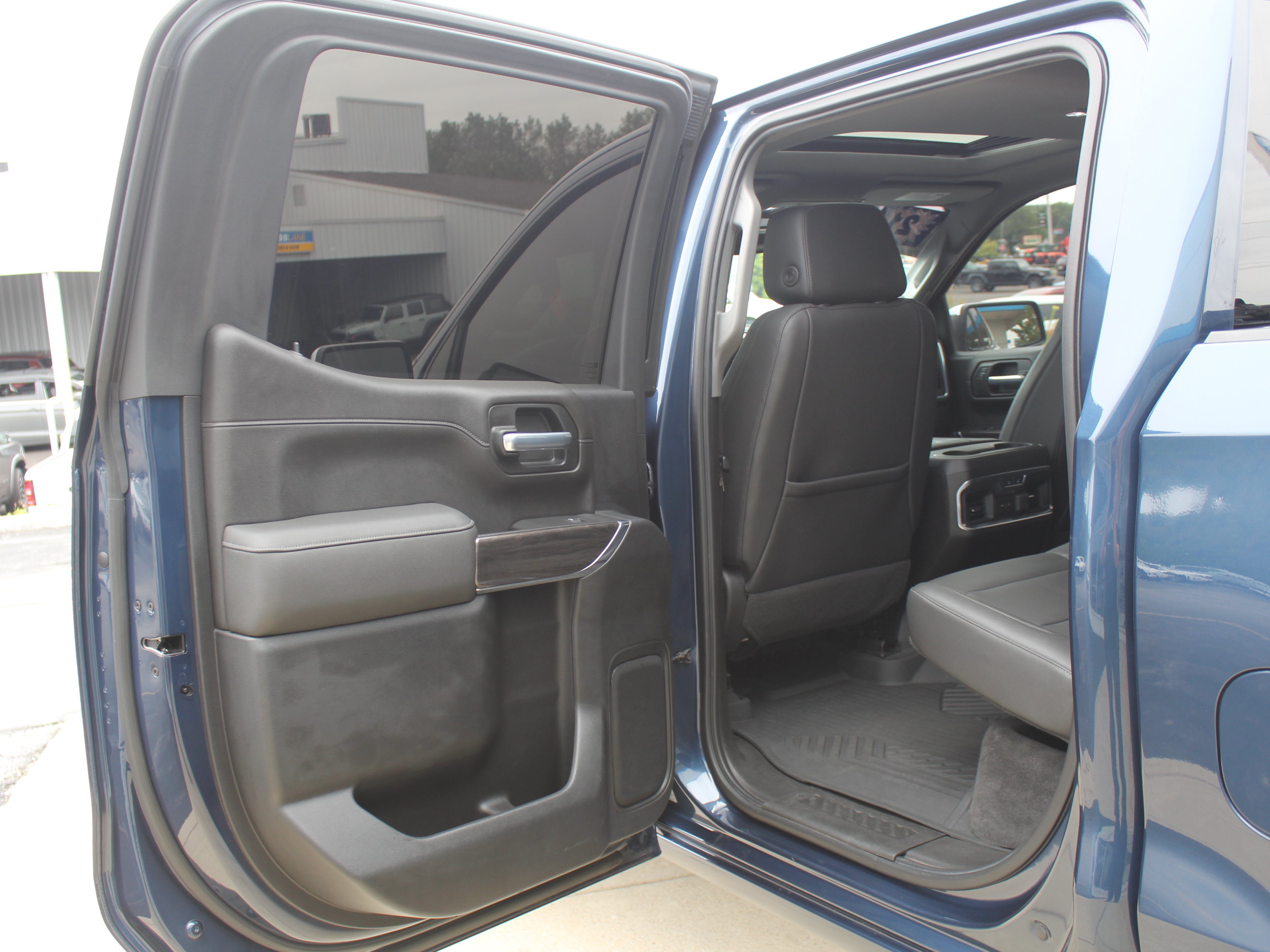 Used 2021 Chevrolet Silverado 1500 LTZ AWD/4WD image 22