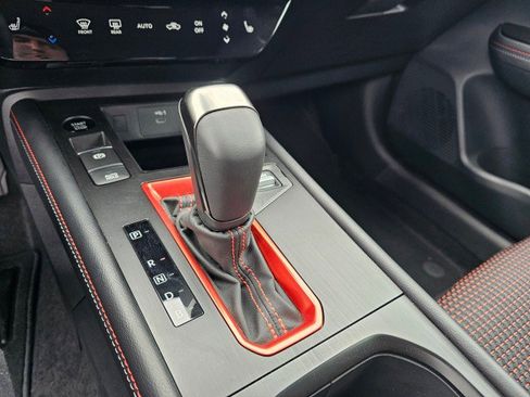 Used 2025 Nissan Kicks SR w/ SR Premium Package image 38