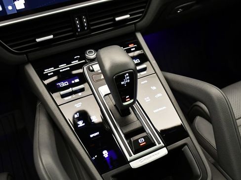 Used 2023 Porsche Cayenne image 32