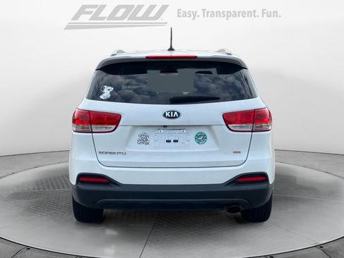 Used 2017 Kia Sorento AWD image 8