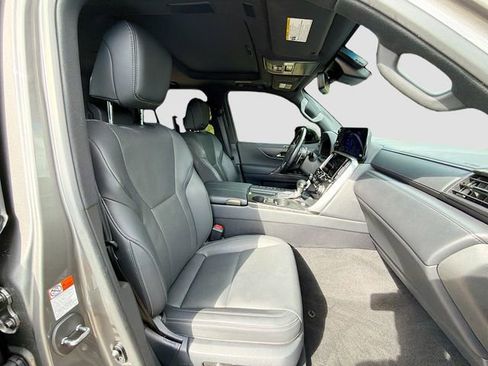 Used 2022 Lexus LX 600 4WD w/ Accessory Package (Z1) image 16