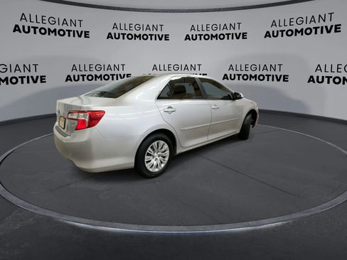 Used 2013 Toyota Camry LE image 9