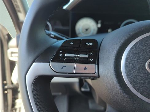 Used 2025 Hyundai Elantra Limited image 42