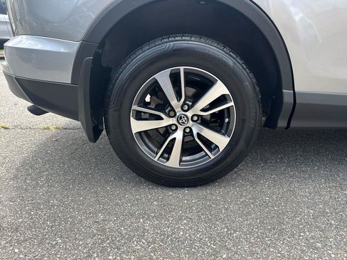 Used 2018 Toyota RAV4 XLE AWD/4WD image 18