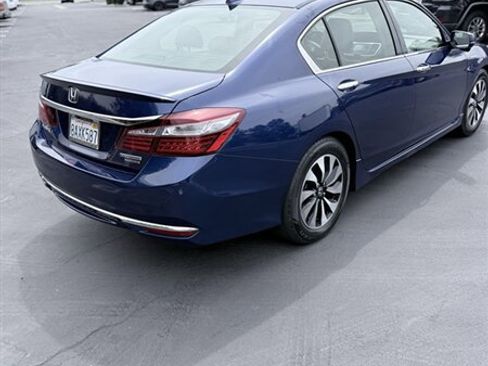 Used 2017 Honda Accord Touring image 8
