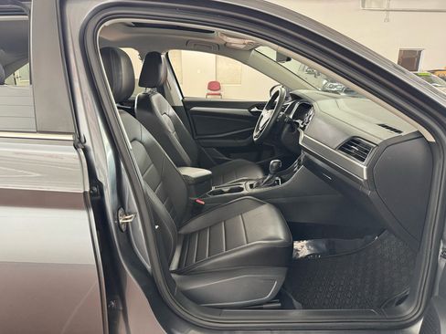 Used 2021 Volkswagen Jetta SE image 31