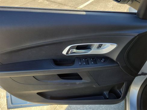 Used 2017 Chevrolet Equinox LT w/ Convenience Package image 21