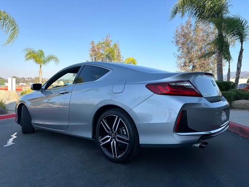 Used 2017 Honda Accord Touring image 5
