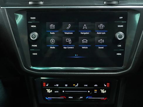 Used 2023 Volkswagen Tiguan SE w/ Panoramic Sunroof Package AWD/4WD image 18