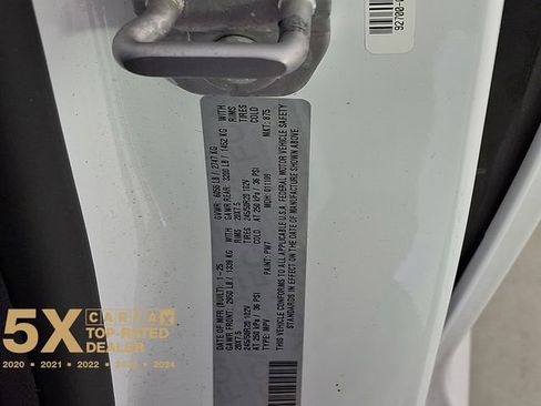 Used 2025 Chrysler Pacifica Limited image 31