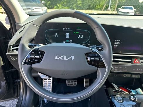 Used 2024 Kia Niro EX Touring FWD image 32