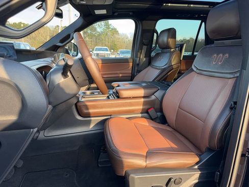 Used 2025 Ford Expedition King Ranch image 10