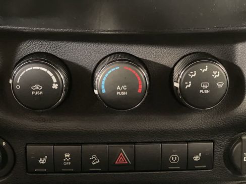 Used 2016 Jeep Wrangler Unlimited Rubicon AWD/4WD image 20