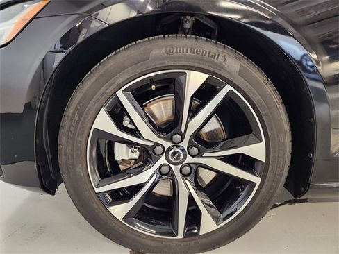 Used 2024 Volvo S60 B5 Core image 8