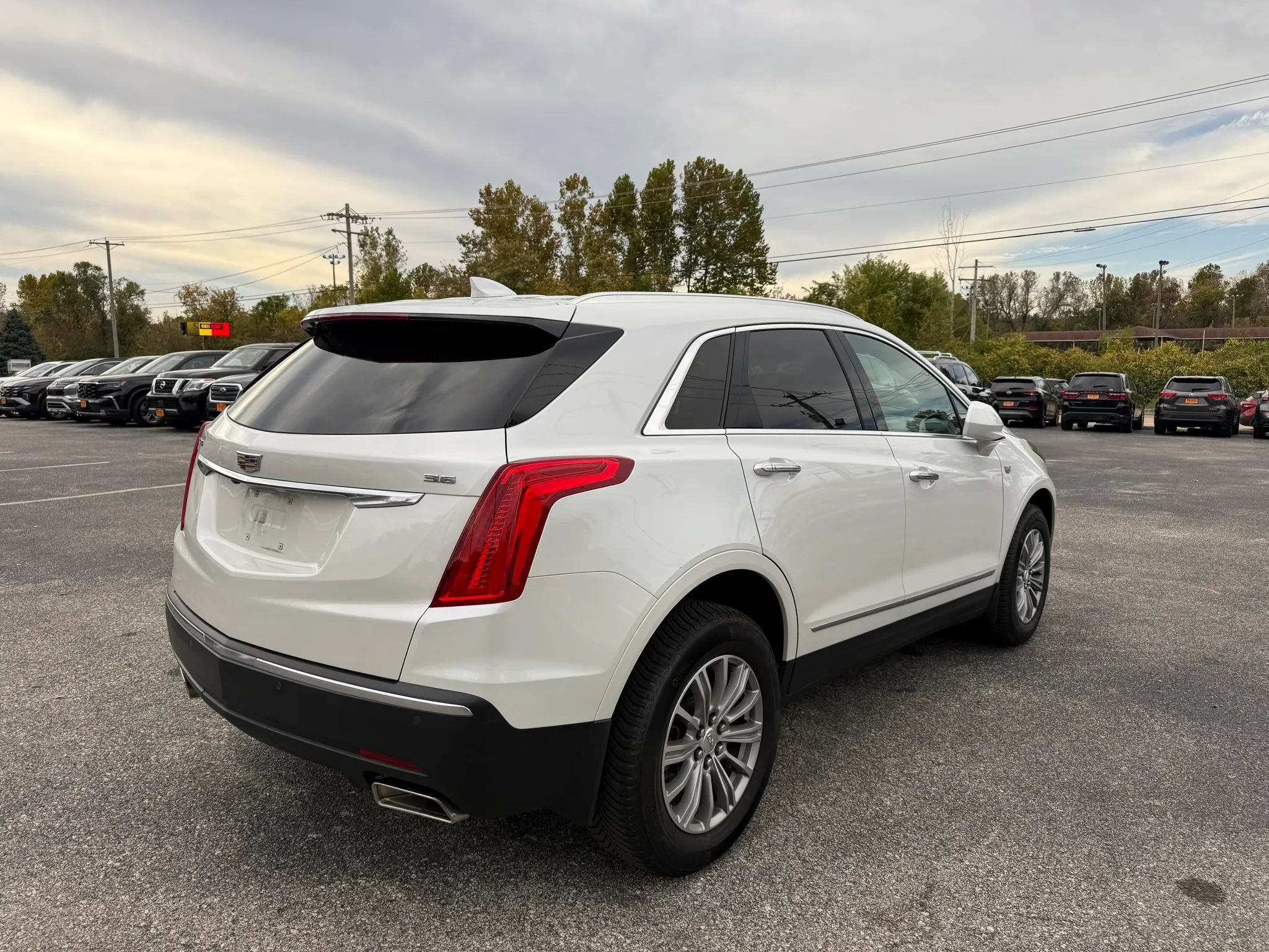 Used 2017 Cadillac XT5 Luxury w/ Driver Awareness Package FWD image 5