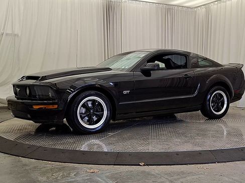 Used 2008 Ford Mustang GT RWD image 4