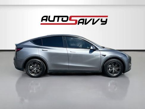 Used 2025 Tesla Model Y Long Range AWD/4WD image 8
