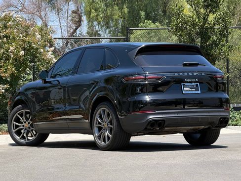 Certified 2023 Porsche Cayenne S AWD/4WD image 3