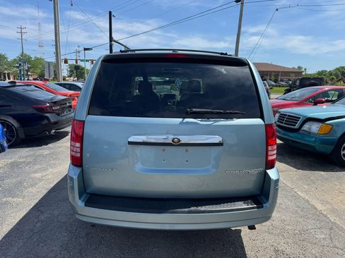 Used 2010 Chrysler Town & Country Touring w/ Family Value Group FWD image 5