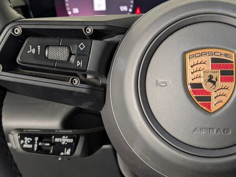 Certified 2025 Porsche Macan 4S Electric AWD/4WD image 36