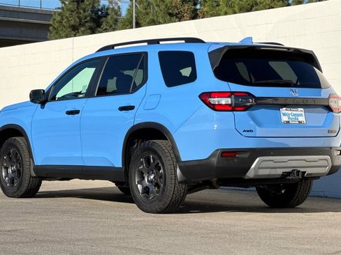 Certified 2024 Honda Pilot TrailSport image 3