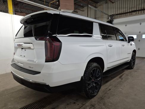 Used 2023 GMC Yukon XL SLT image 3
