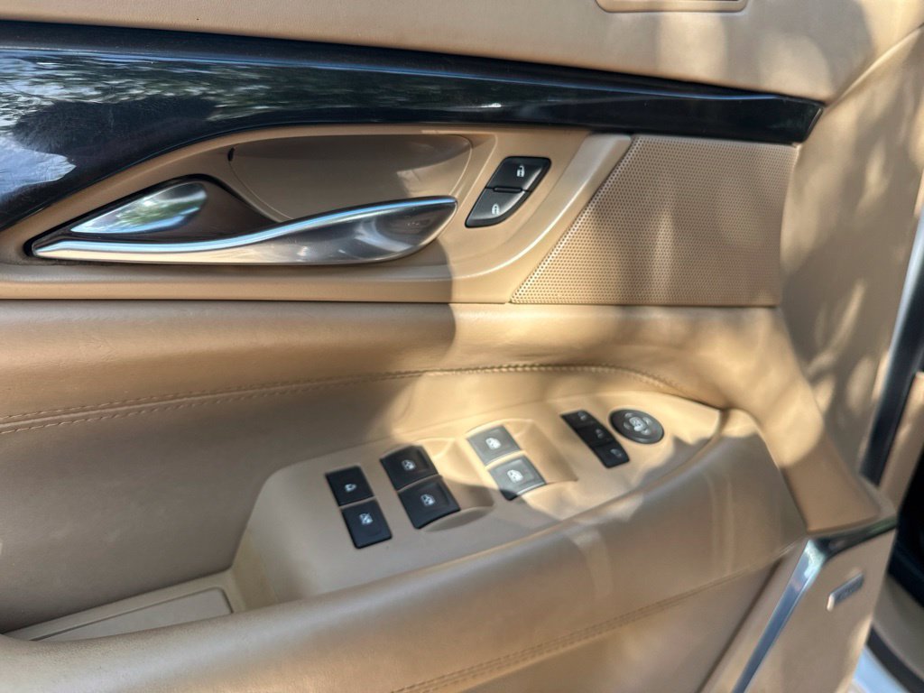 Used 2018 Cadillac Escalade Platinum AWD/4WD image 17
