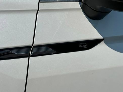 Certified 2022 Volkswagen Tiguan SEL R-Line AWD/4WD image 9