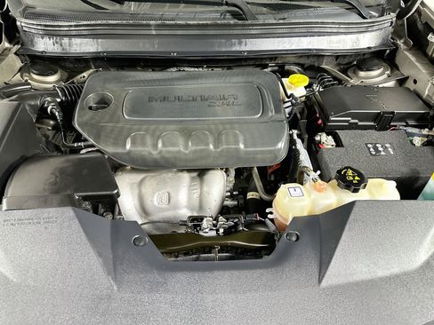 Used 2021 Jeep Cherokee Latitude FWD image 30